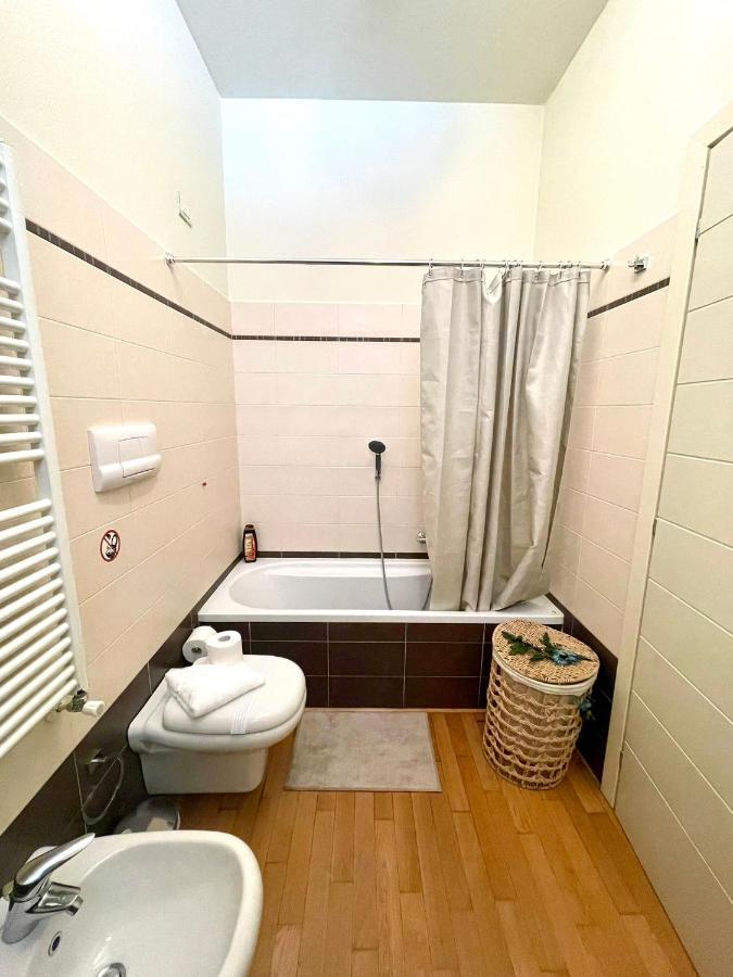 Luxury Four-Room Apartment In Monza Centro - 2 Min Walk To Train Station Εξωτερικό φωτογραφία