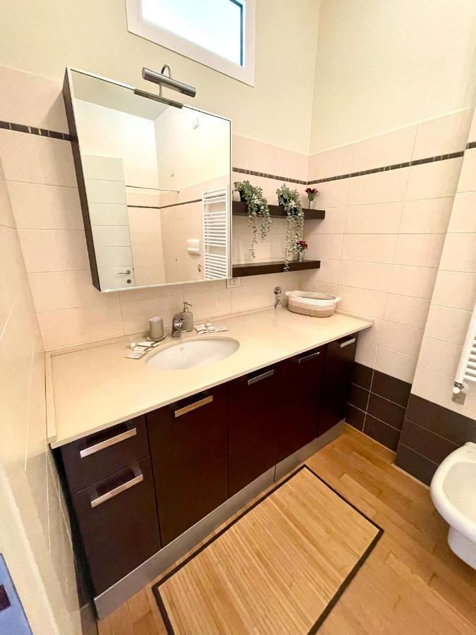 Luxury Four-Room Apartment In Monza Centro - 2 Min Walk To Train Station Εξωτερικό φωτογραφία