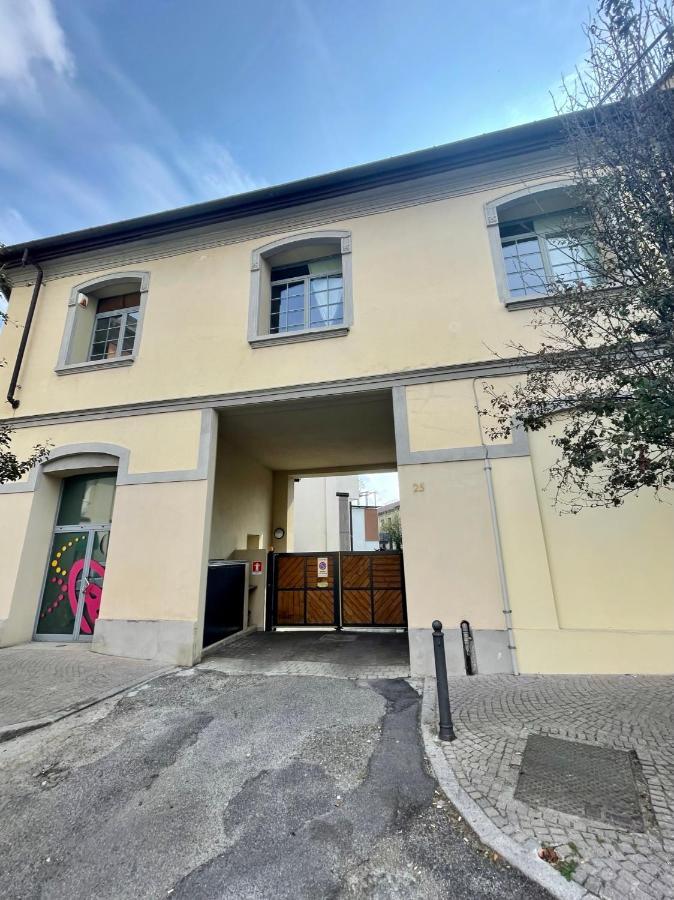 Luxury Four-Room Apartment In Monza Centro - 2 Min Walk To Train Station Εξωτερικό φωτογραφία