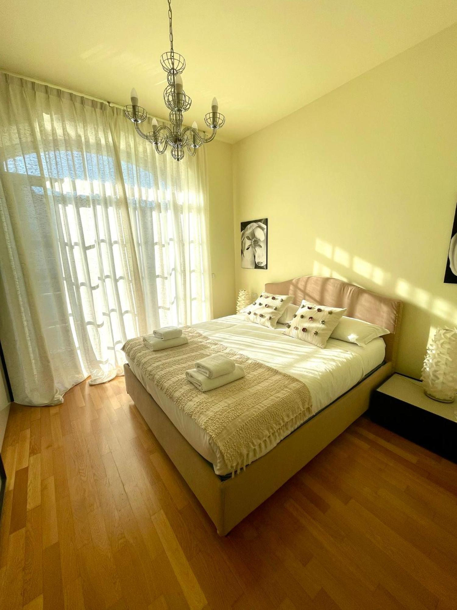 Luxury Four-Room Apartment In Monza Centro - 2 Min Walk To Train Station Εξωτερικό φωτογραφία